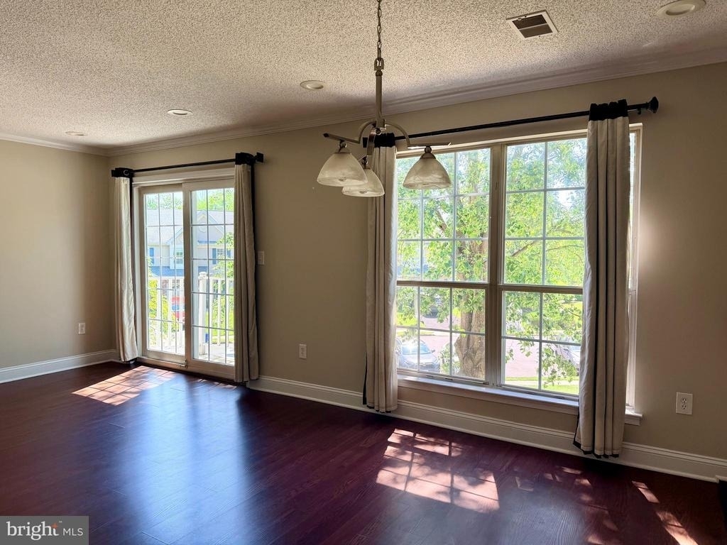 196 Sapphire La - Photo 2