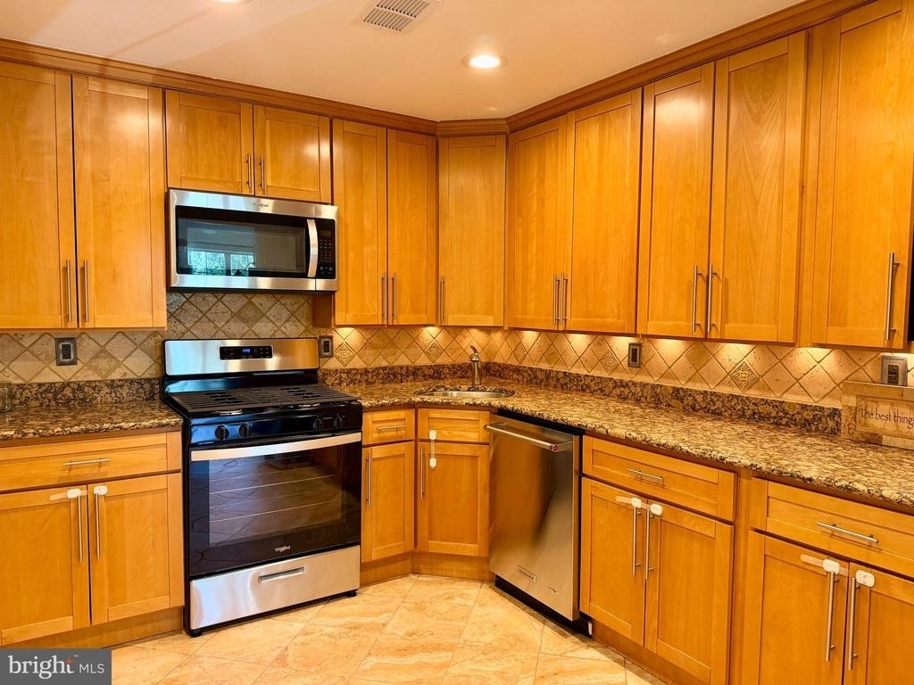 196 Sapphire La - Photo 6