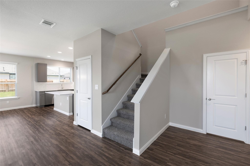 1207 Aspen Grove Dr - Photo 3
