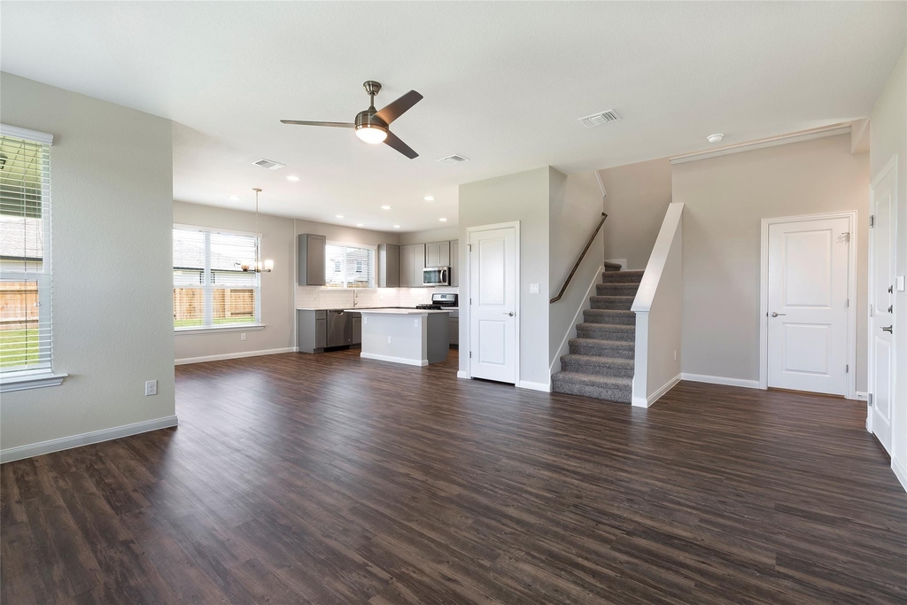 1207 Aspen Grove Dr - Photo 2