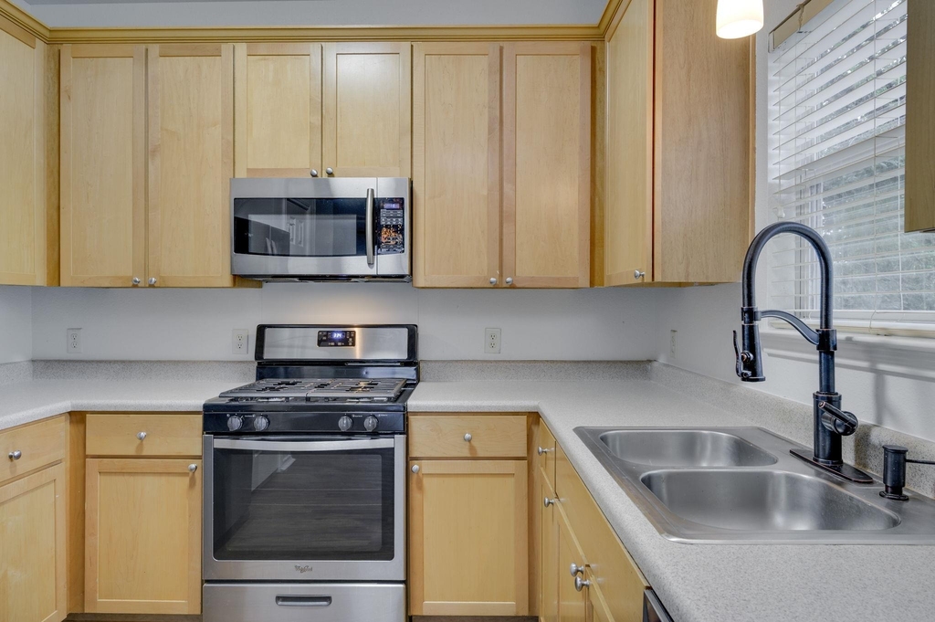 1112 Sundrop Pl - Photo 7