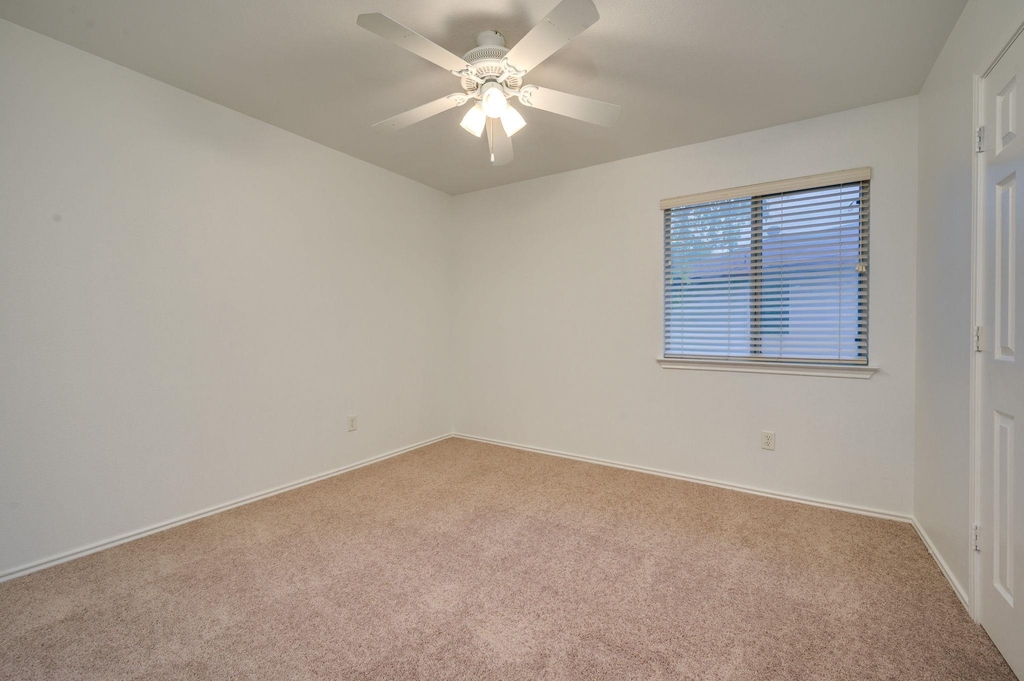 1112 Sundrop Pl - Photo 10