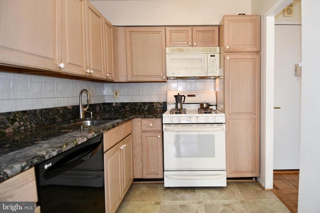 5225 Pooks Hill Road - Photo 14