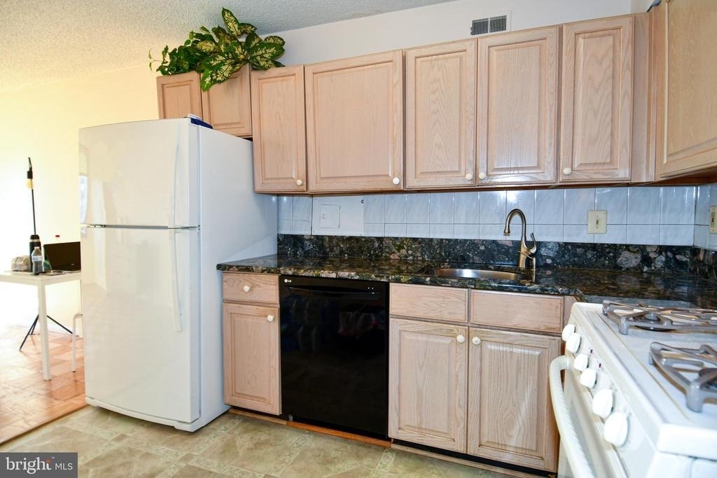 5225 Pooks Hill Road - Photo 6