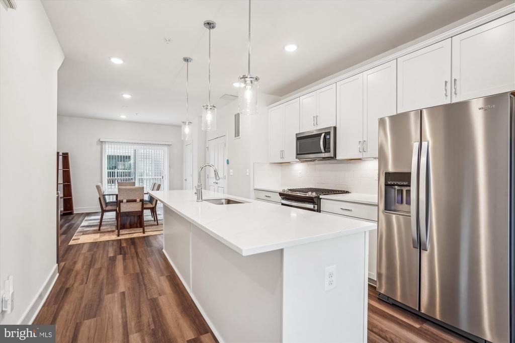 845 King Farm Boulevard - Photo 5