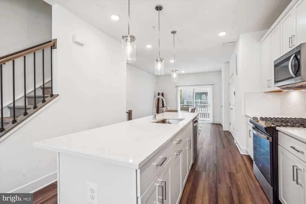 845 King Farm Boulevard - Photo 11