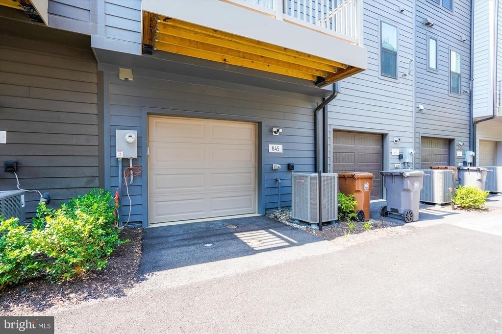 845 King Farm Boulevard - Photo 4