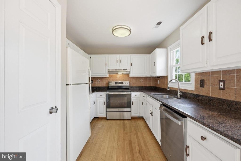 15622 Cliff Swallow Way - Photo 2