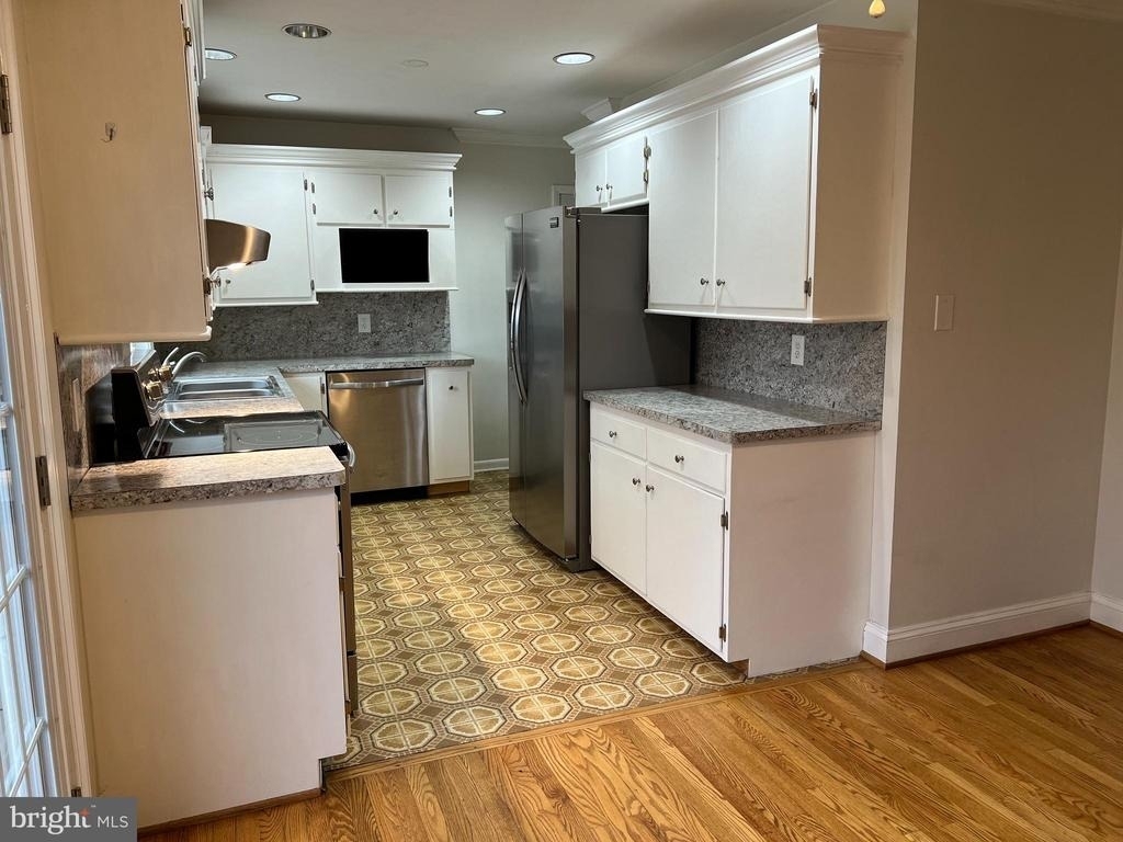 810 Wisteria Drive - Photo 10