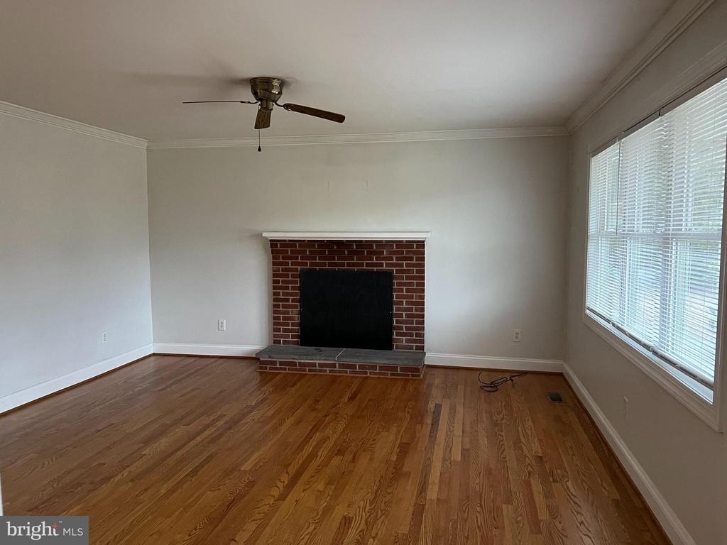810 Wisteria Drive - Photo 3