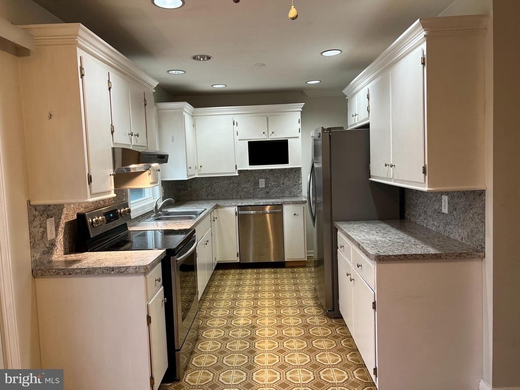 810 Wisteria Drive - Photo 11