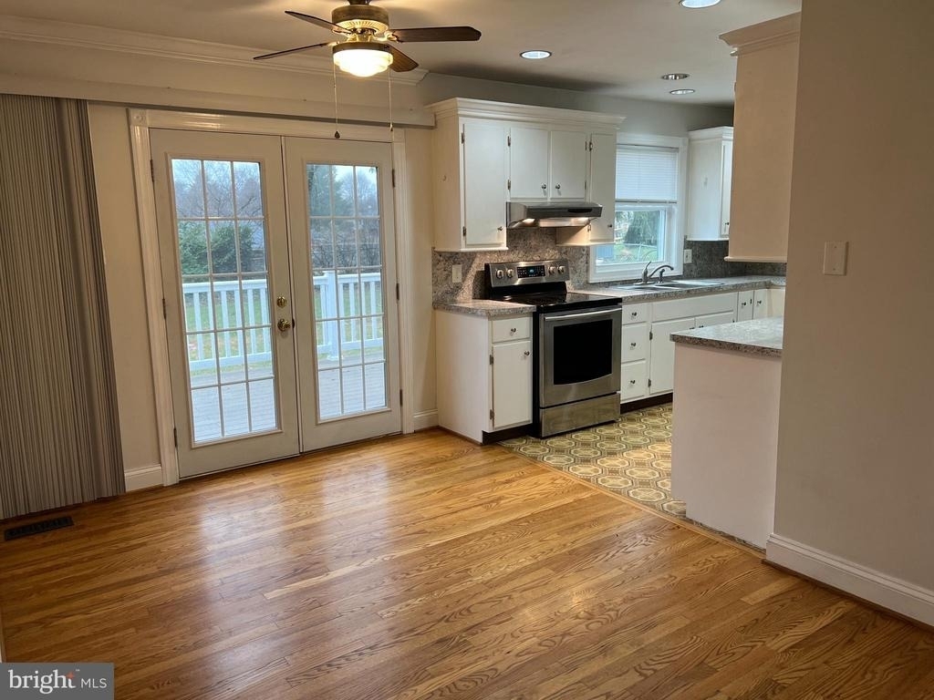 810 Wisteria Drive - Photo 9