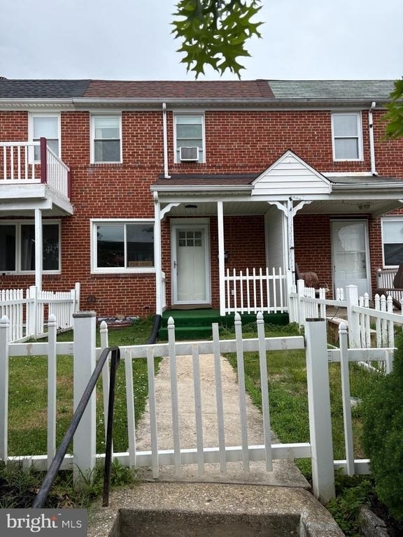 1542 Becklow Avenue - Photo 1
