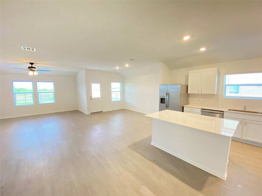 1400 Pickerel St - Photo 9