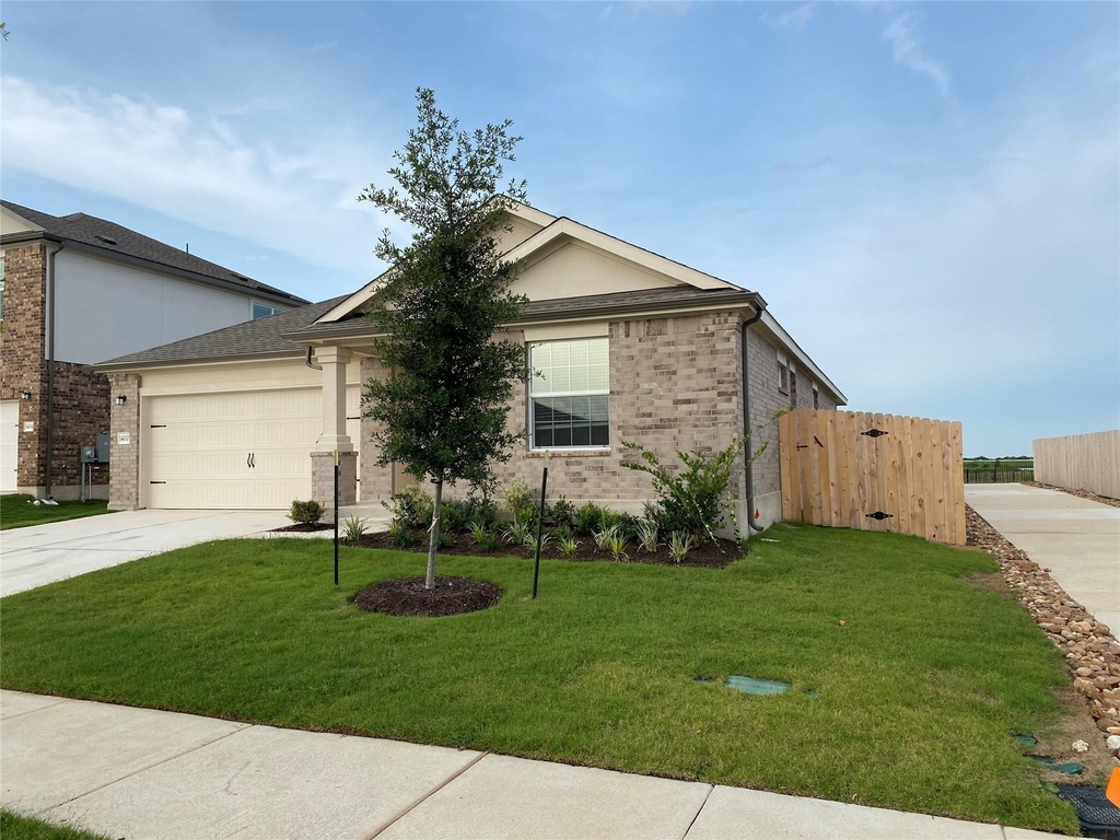 1400 Pickerel St - Photo 1