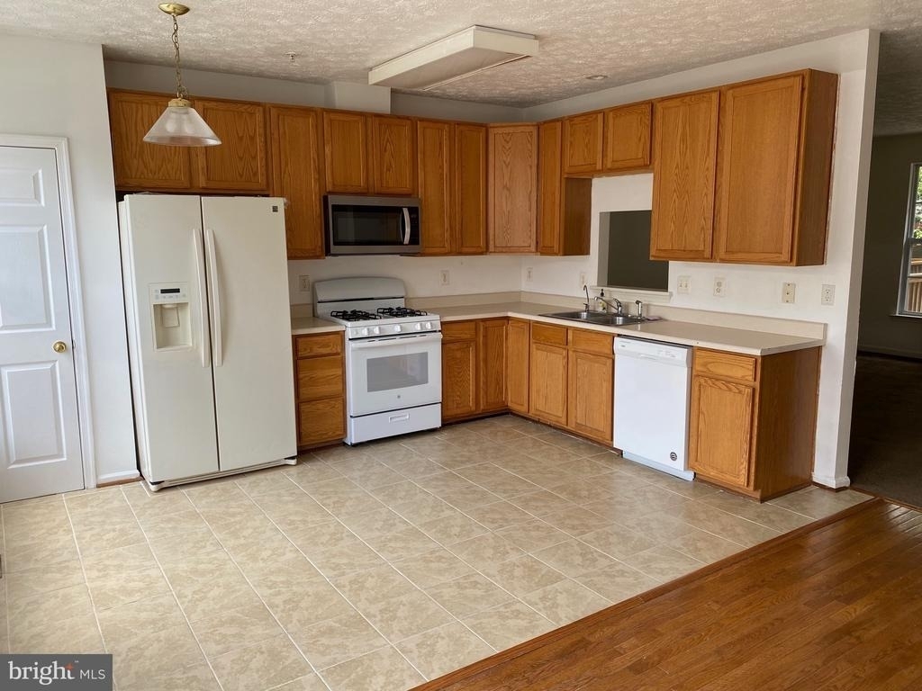 1726 Sea Pine Circle - Photo 4