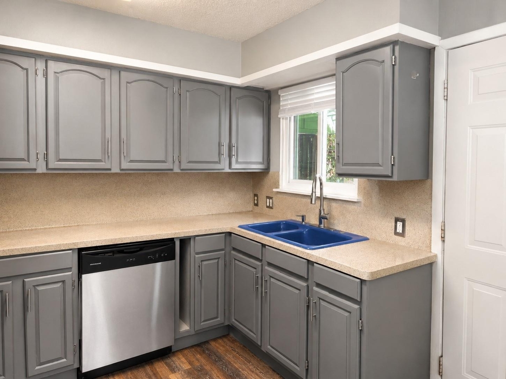 2804 Catalina Dr - Photo 1
