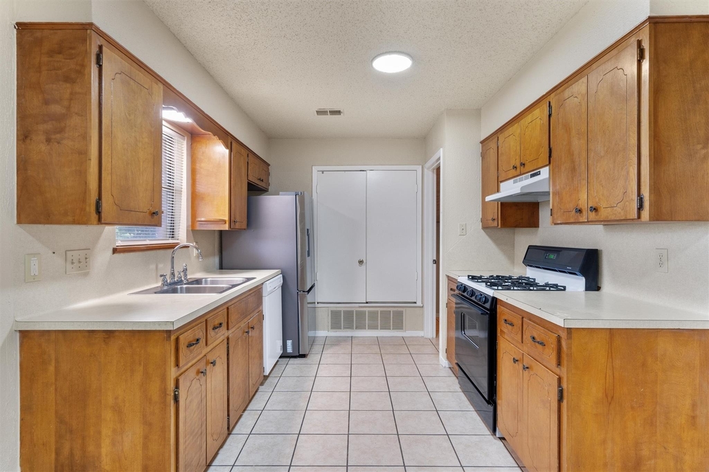 2805 Davis St - Photo 4