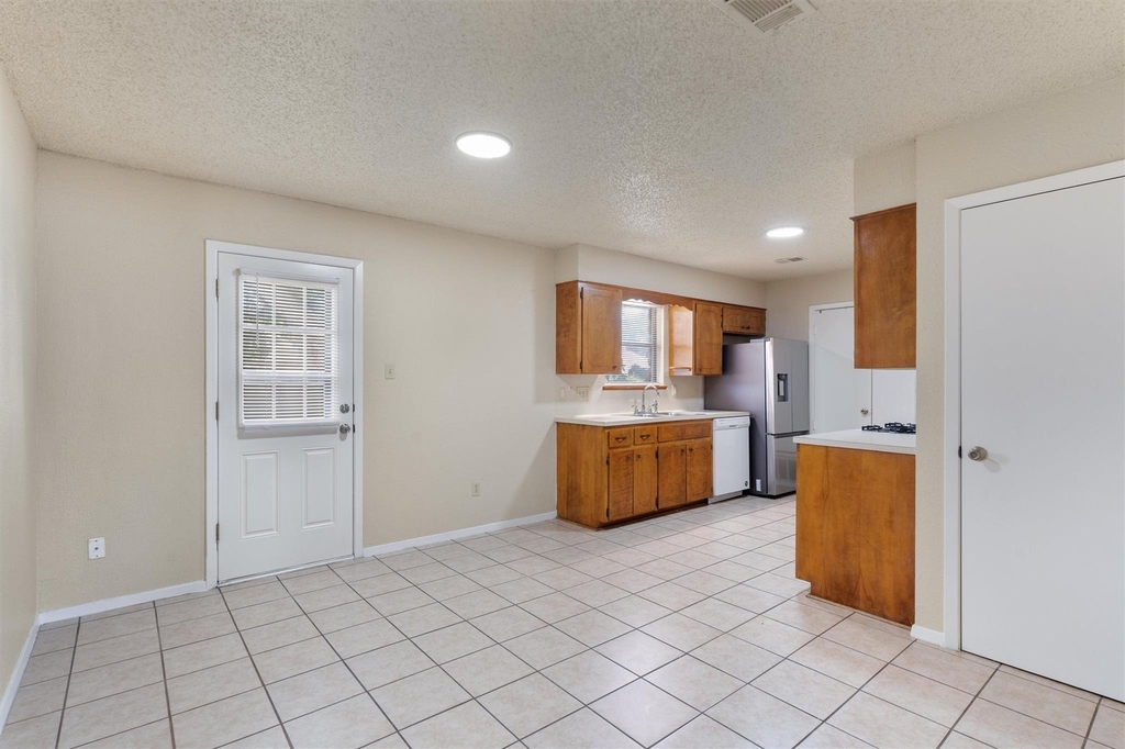 2805 Davis St - Photo 3