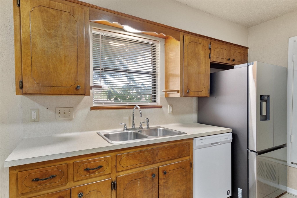 2805 Davis St - Photo 5