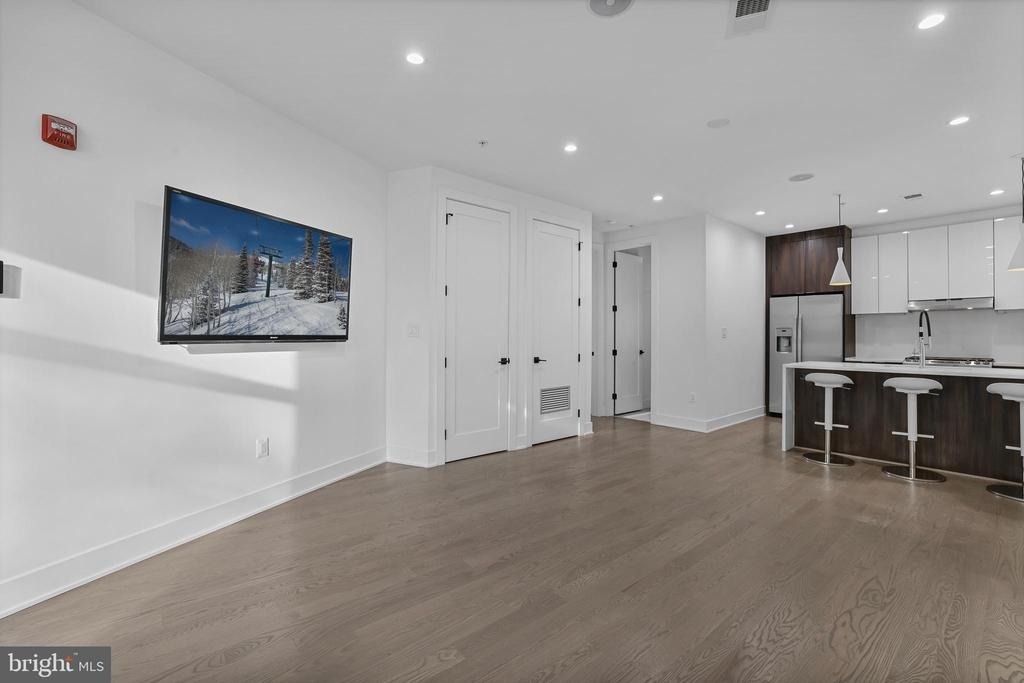 1220 Potomac Avenue Se - Photo 2