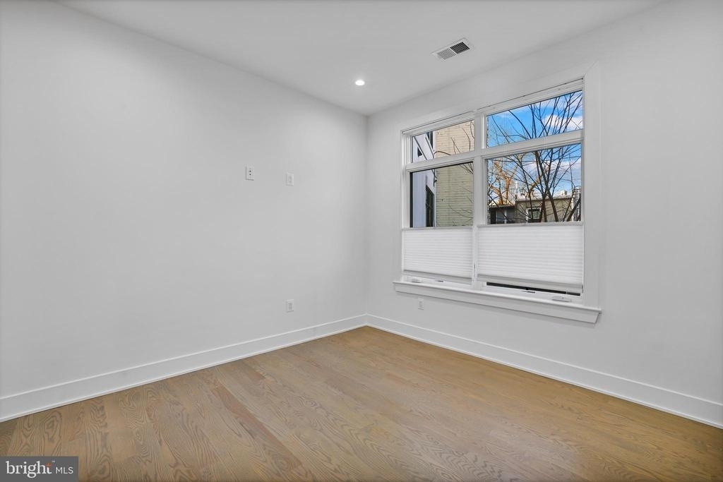 1220 Potomac Avenue Se - Photo 11