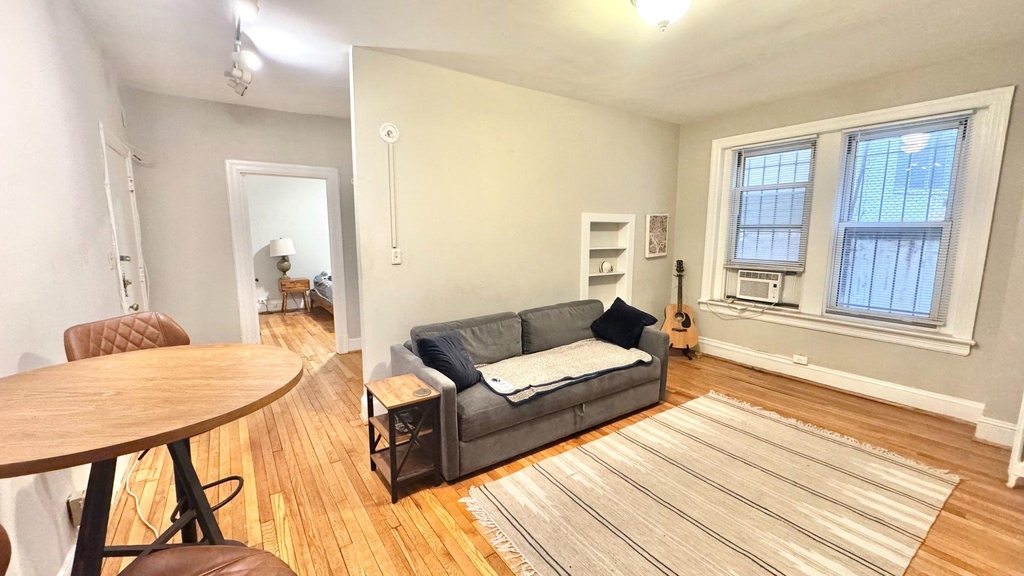 1954 Columbia Road Nw - Photo 3