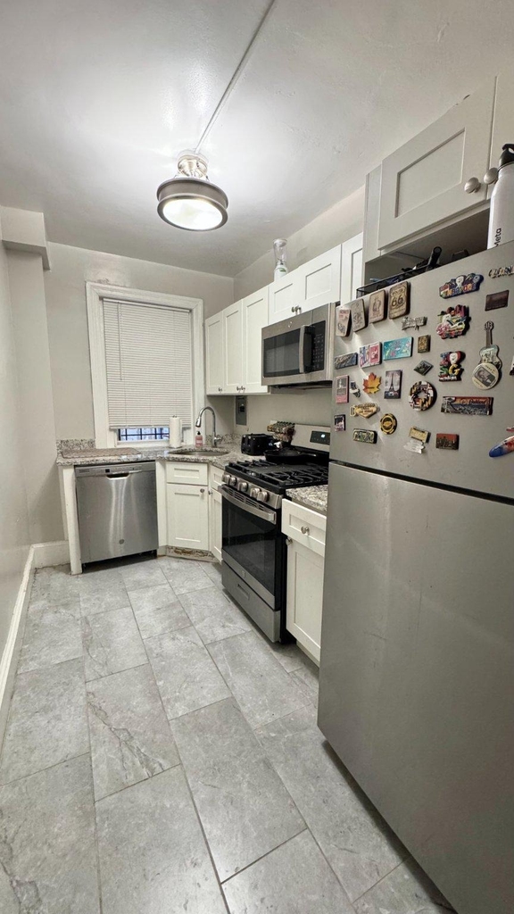 1954 Columbia Road Nw - Photo 2