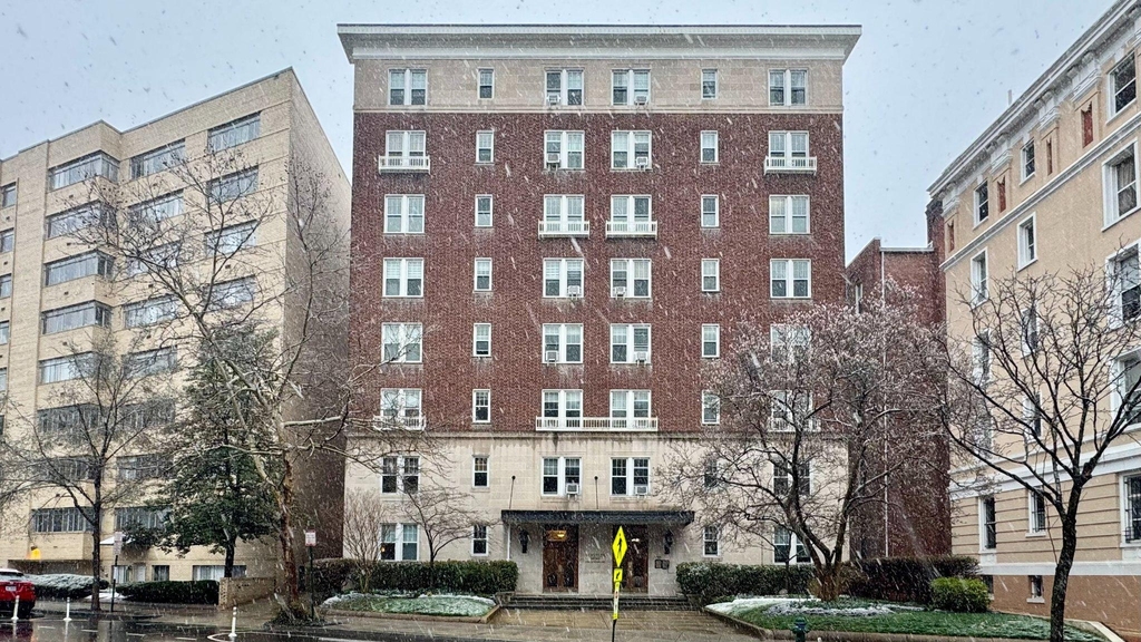 1954 Columbia Road Nw - Photo 0