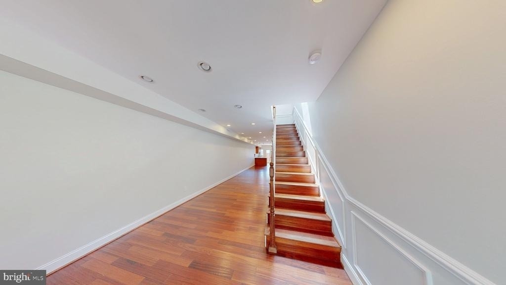 1617 C Street Se - Photo 5