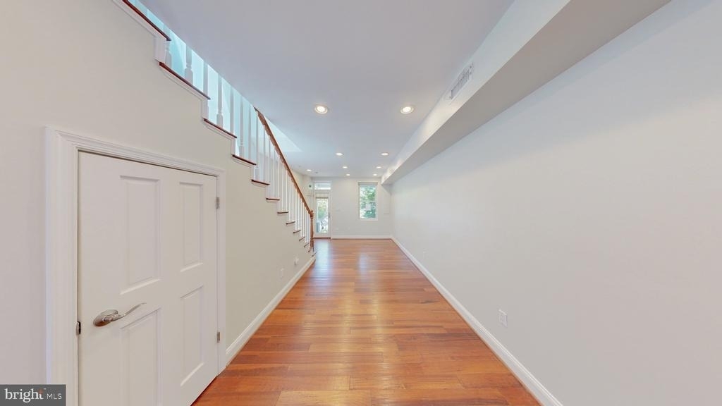 1617 C Street Se - Photo 6