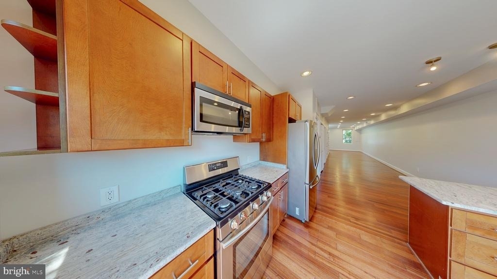 1617 C Street Se - Photo 3