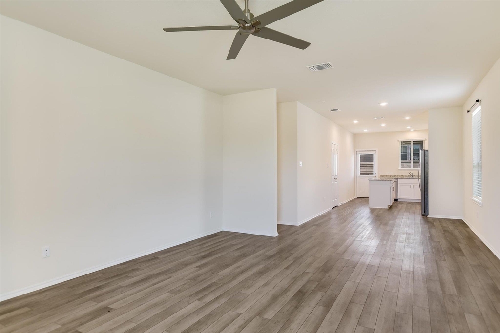 216 The Duke Dr - Photo 4
