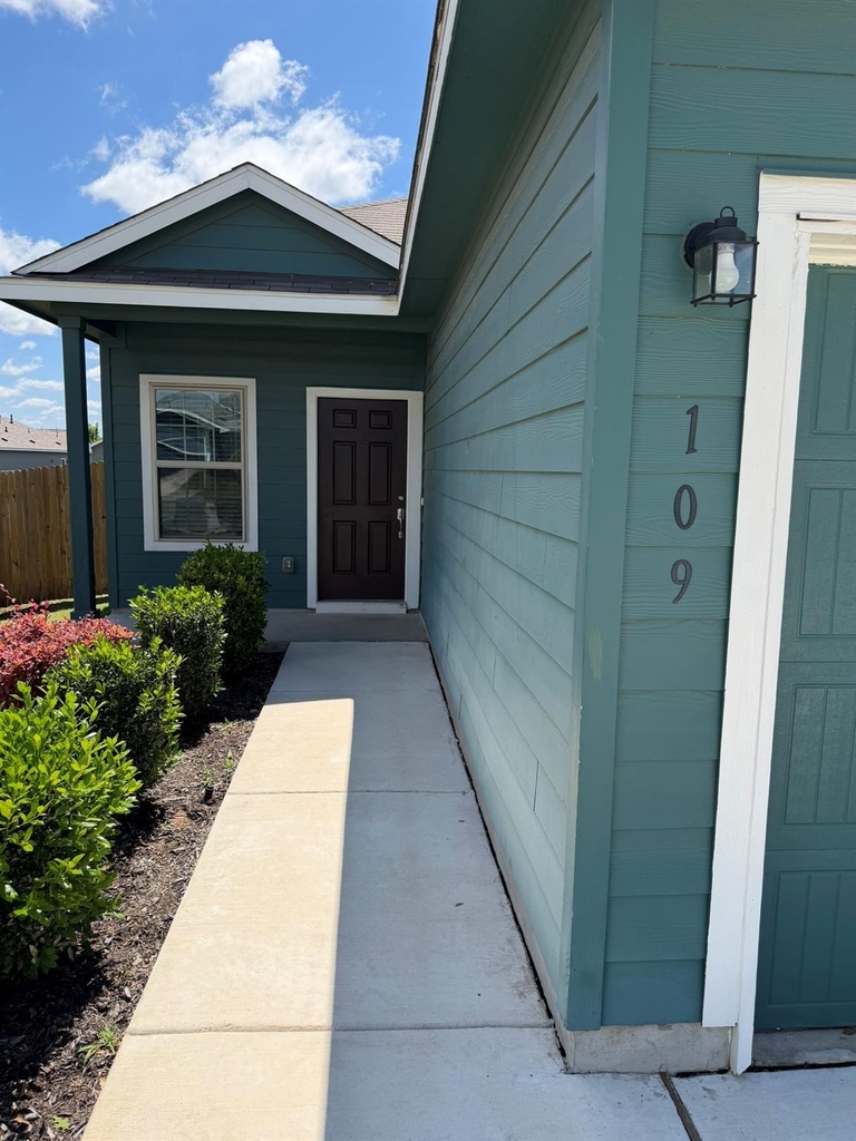 109 High Hill Cv - Photo 1