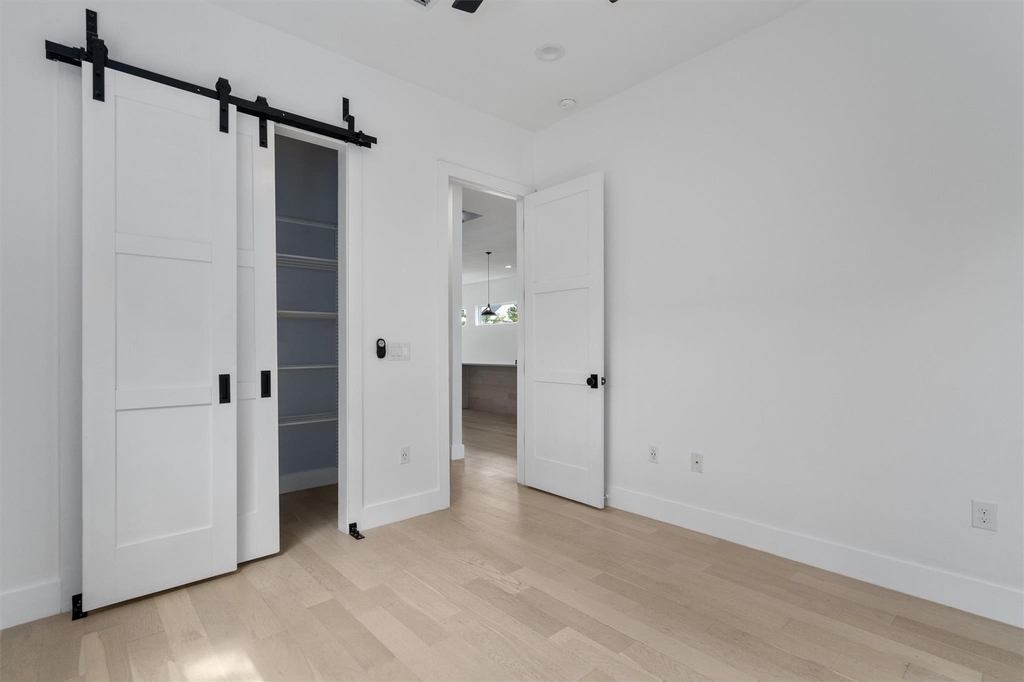 4712 Reyes St - Photo 11