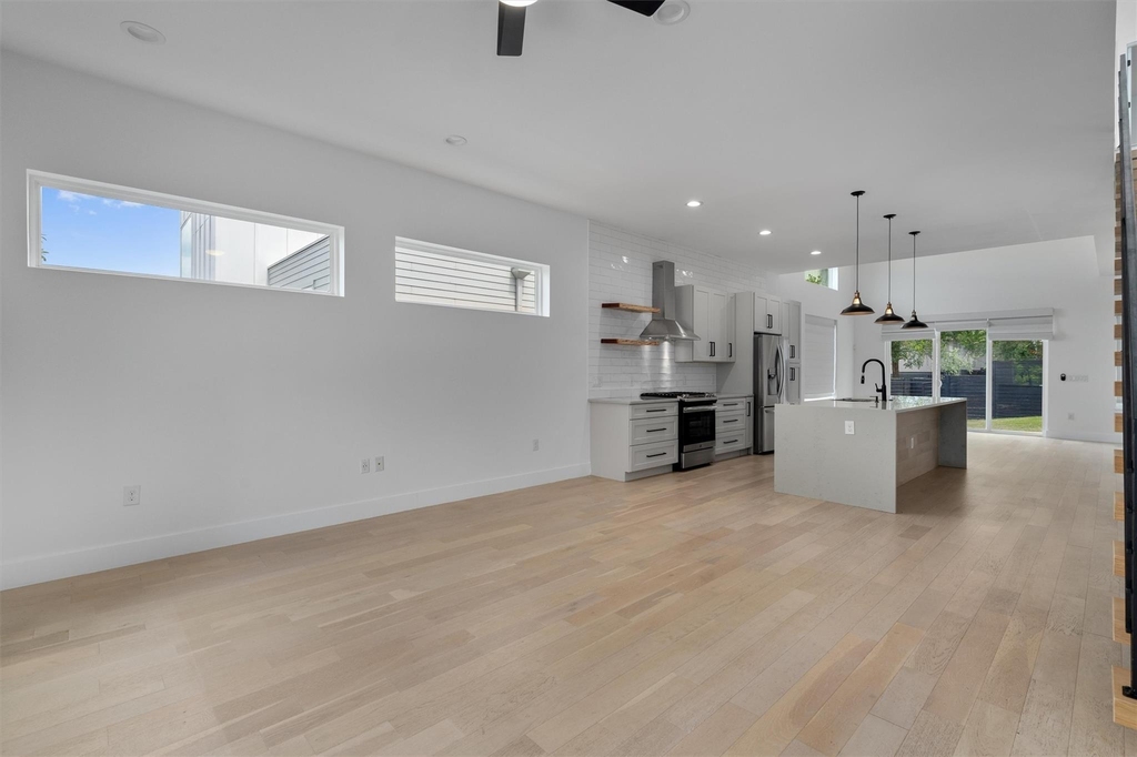 4712 Reyes St - Photo 3