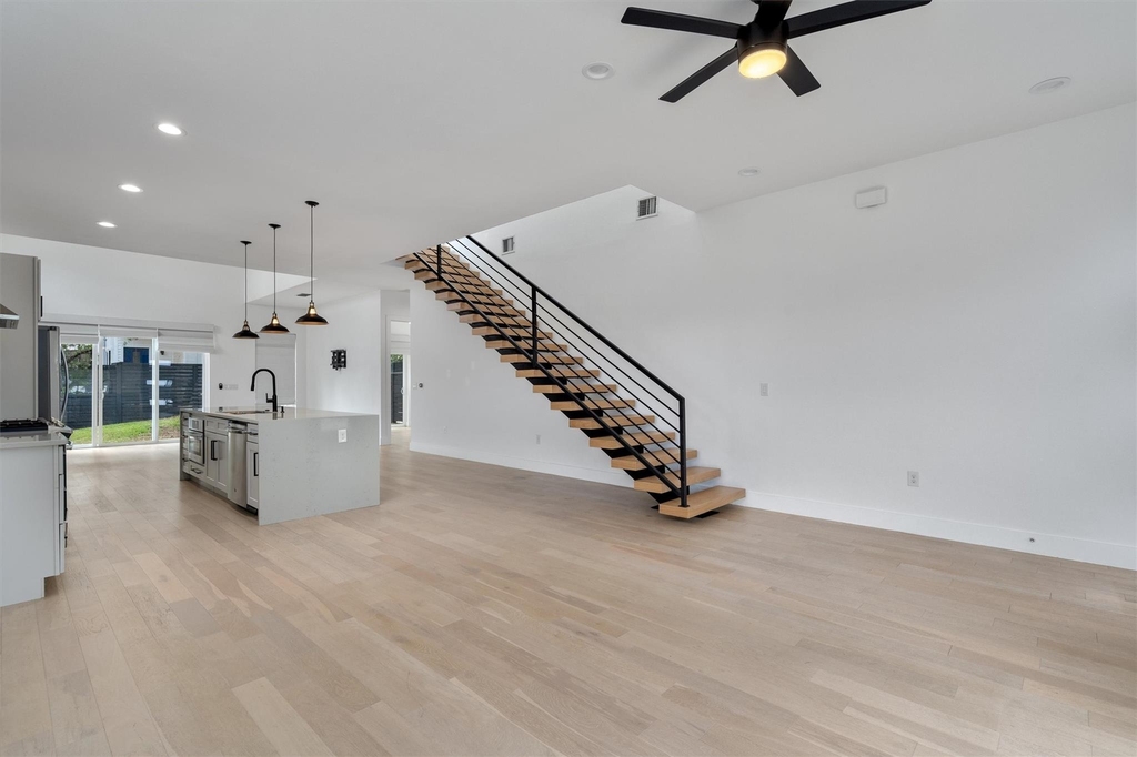 4712 Reyes St - Photo 4