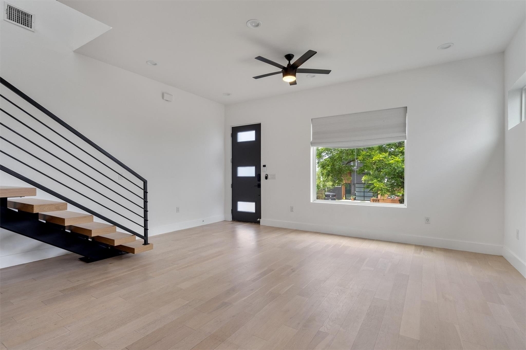 4712 Reyes St - Photo 2