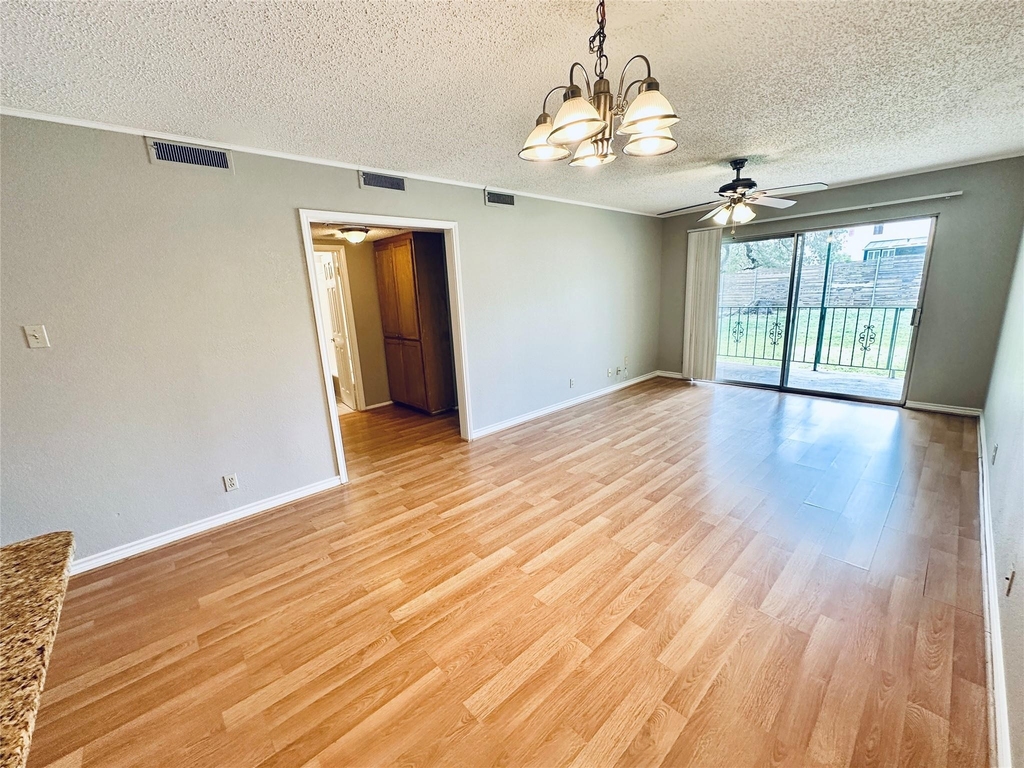 601 W 11th St - Photo 13