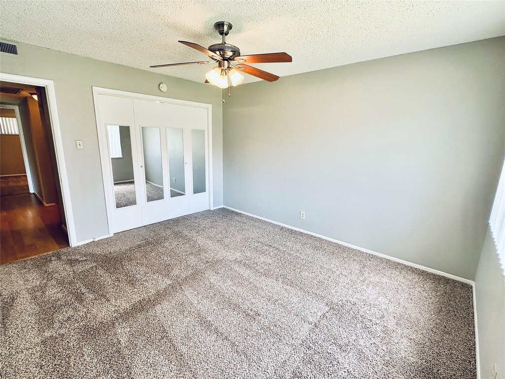 601 W 11th St - Photo 24