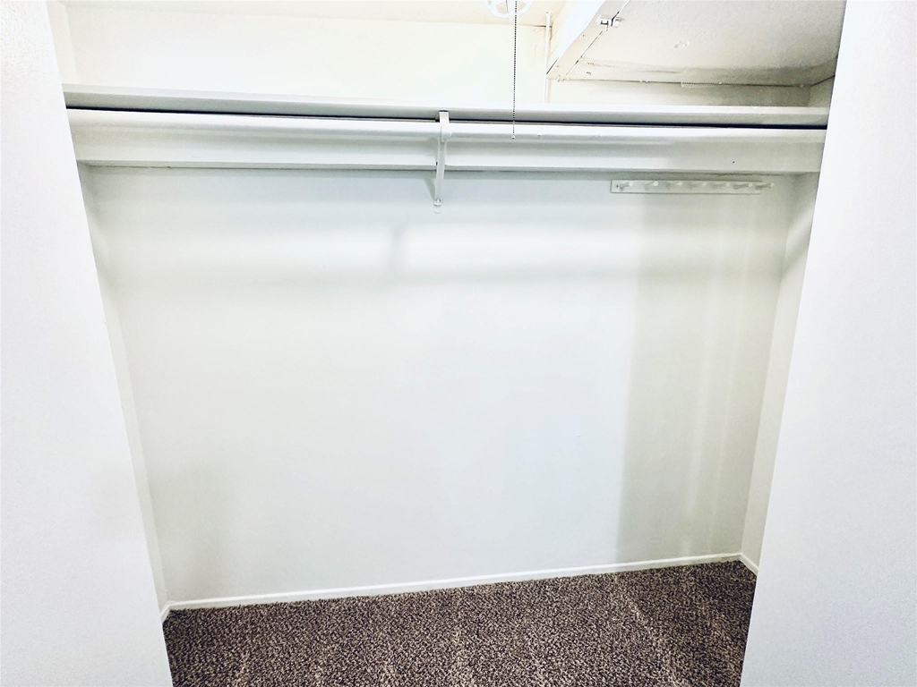 601 W 11th St - Photo 30