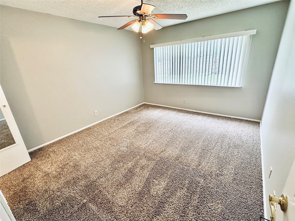 601 W 11th St - Photo 23