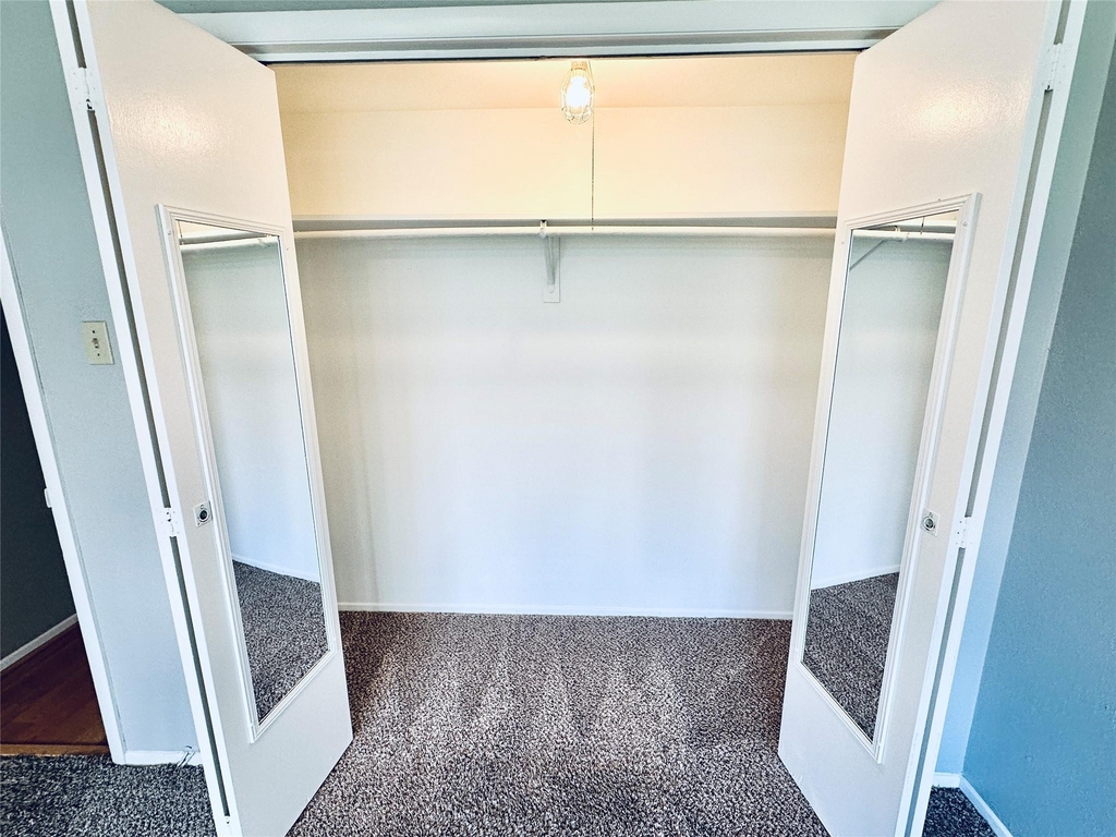 601 W 11th St - Photo 25