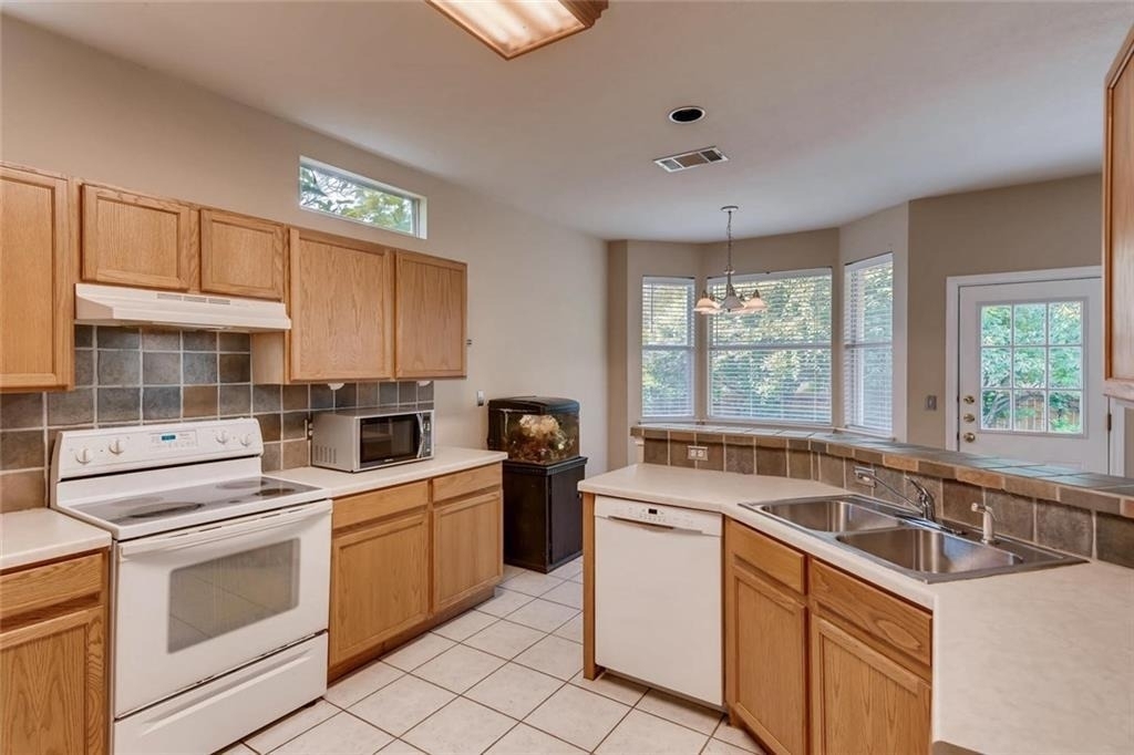8301 Red Willow Dr - Photo 3