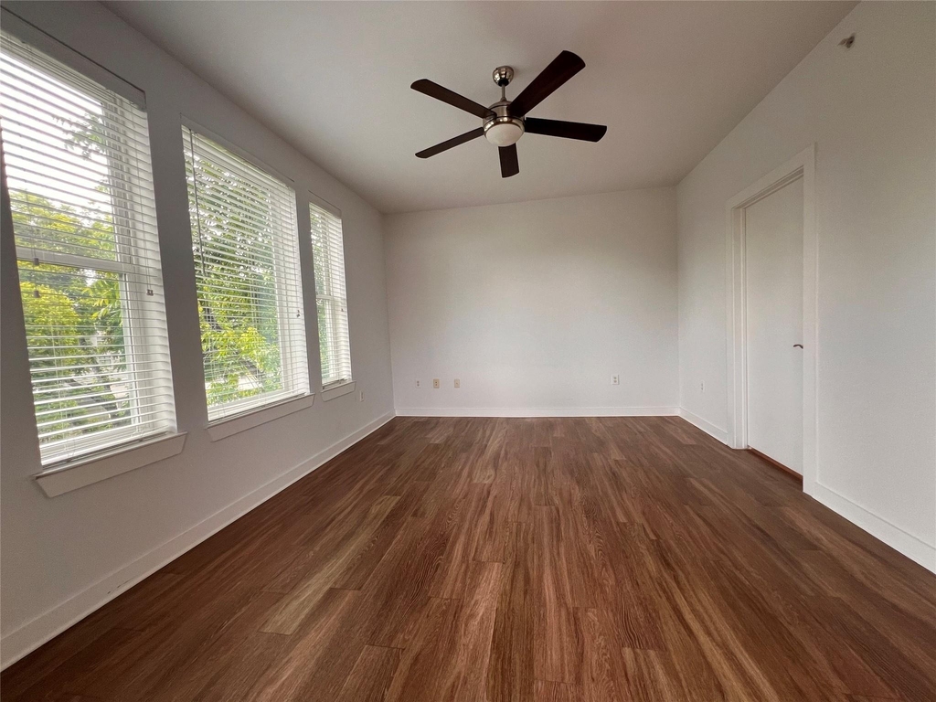 1900 Barton Springs Rd - Photo 4