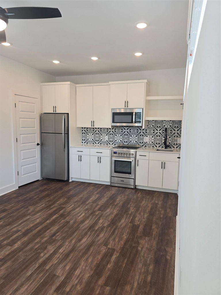 7601 Carver Ave - Photo 1