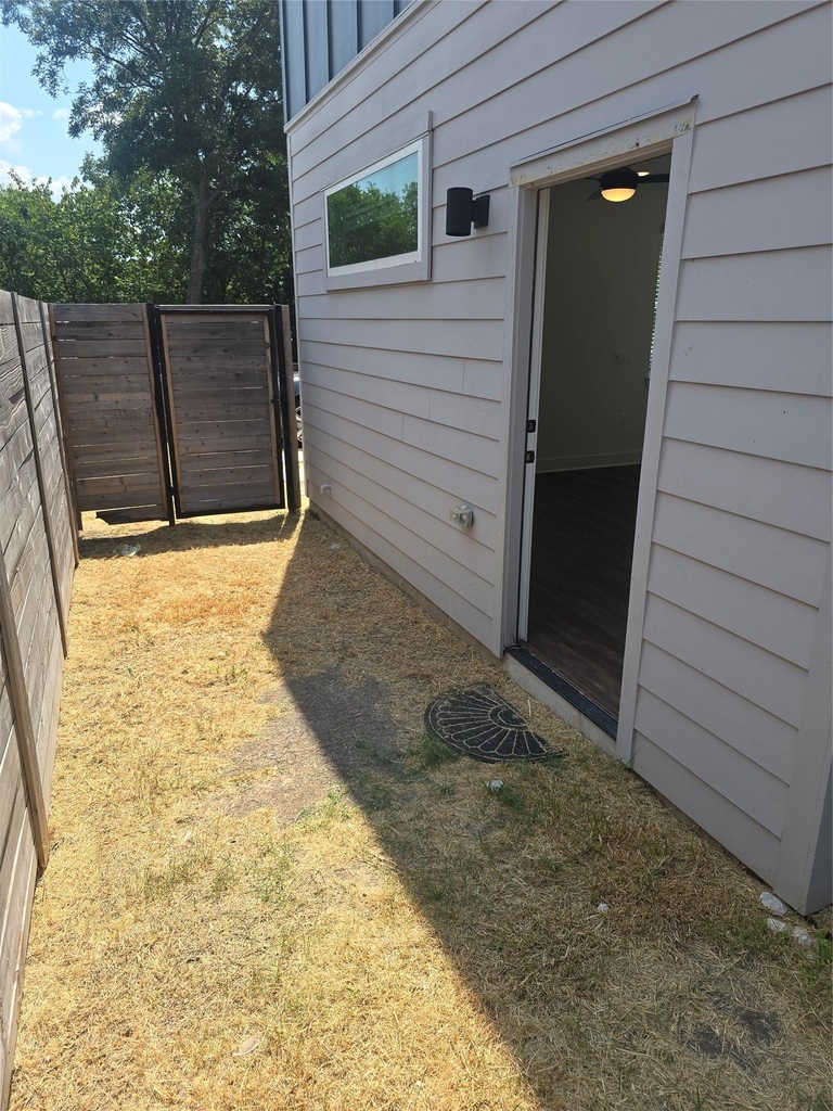 7601 Carver Ave - Photo 2