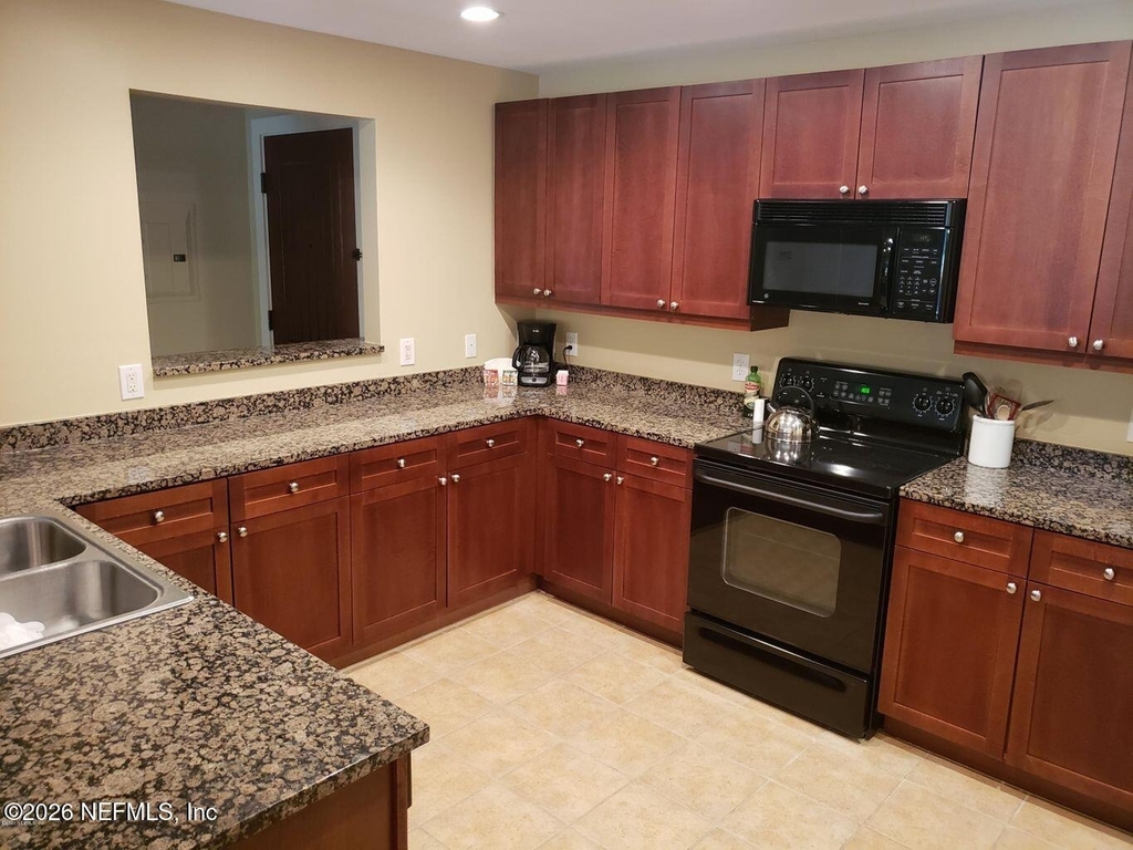 945 Registry Boulevard - Photo 2