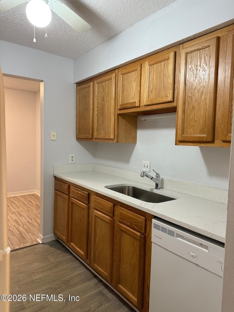 459 Lombard Street - Photo 2