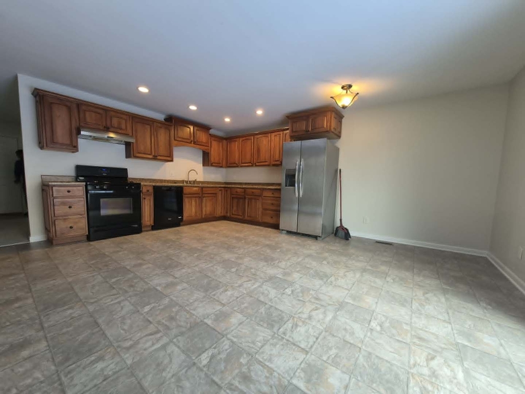227 Mohawk Drive - Photo 2